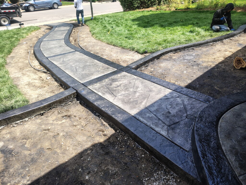 Concrete Garden Edging with Integrated Walkway