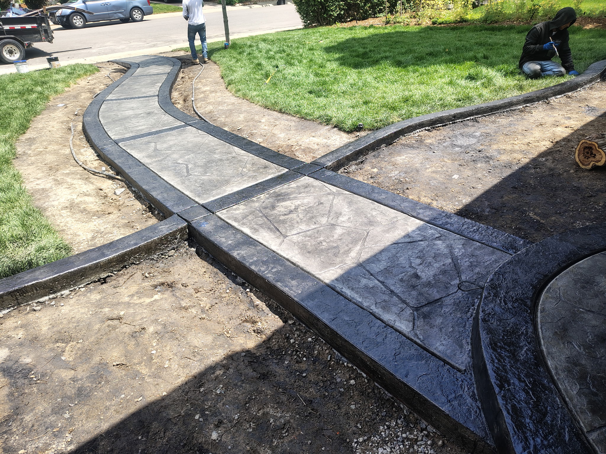 Concrete Garden Edging with Integrated Walkway